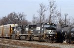 NS 6804 leads train 214 northbound